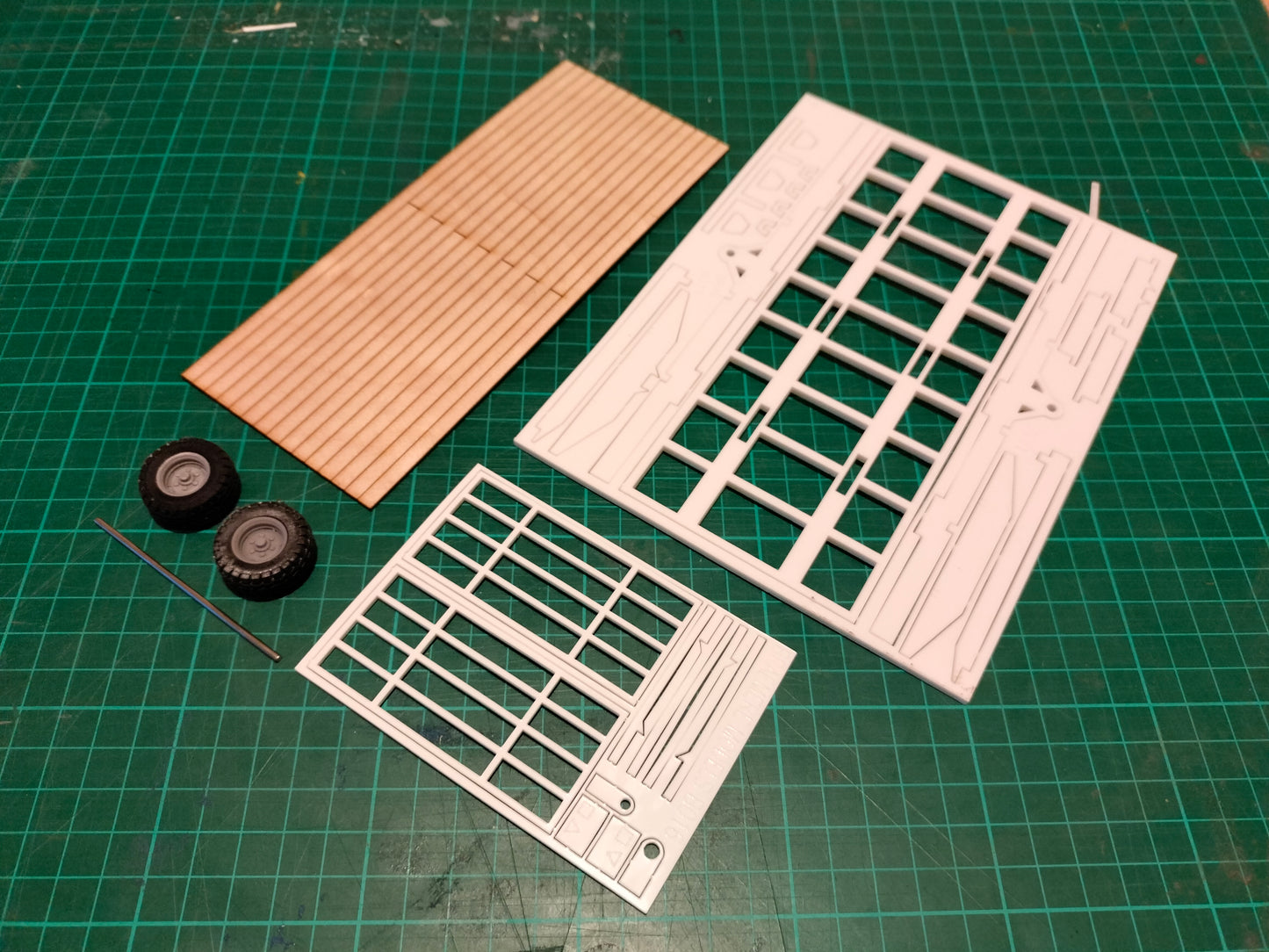 1:32 Single Axle Bale Trailer Model Kit