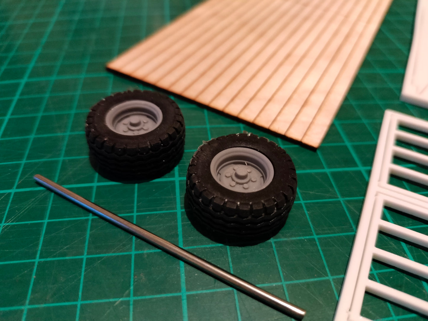 1:32 Single Axle Bale Trailer Model Kit