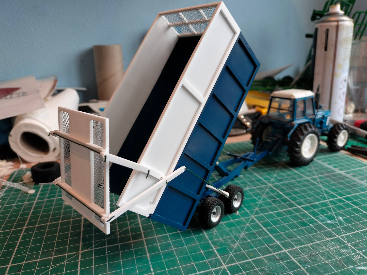 1:32 Classic Silage Tipping Trailer Model Kit
