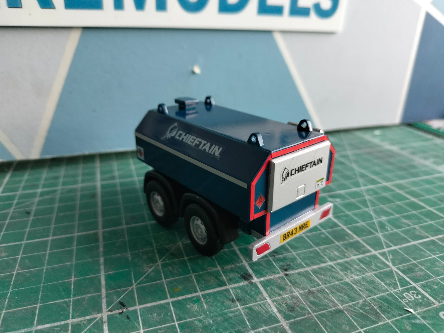 1:32 Chieftain Fuel Bowser Trailer Model Kit