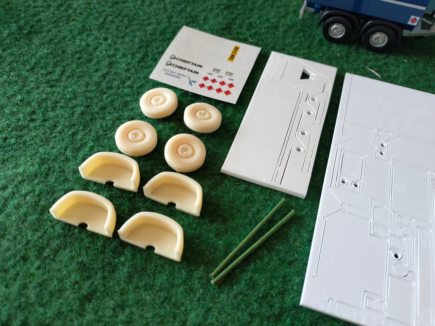 1:32 Chieftain Fuel Bowser Trailer Model Kit