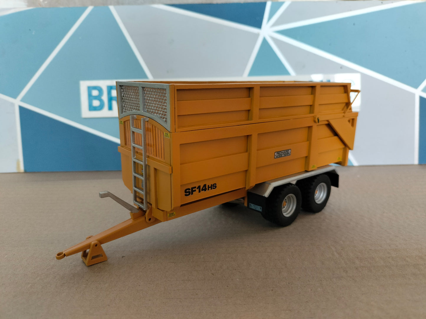1:32 Richard Western SF14 HS Grain/Silage Trailer Model Kit