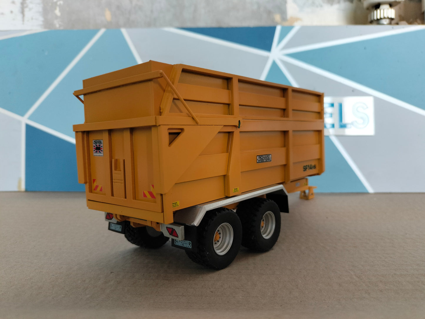 1:32 Richard Western SF14 HS Grain/Silage Trailer Model Kit