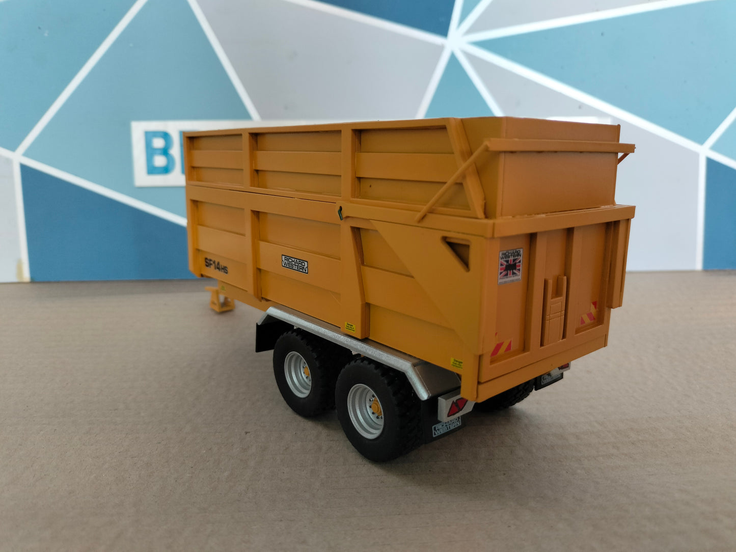 1:32 Richard Western SF14 HS Grain/Silage Trailer Model Kit