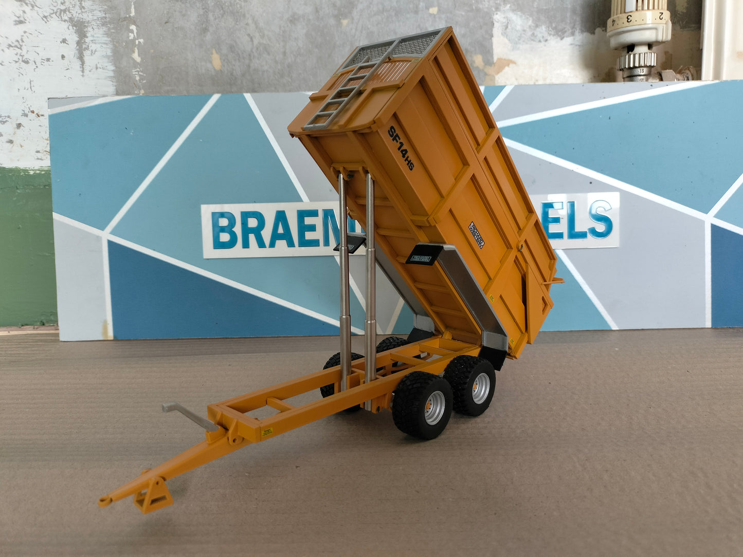 1:32 Richard Western SF14 HS Grain/Silage Trailer Model Kit