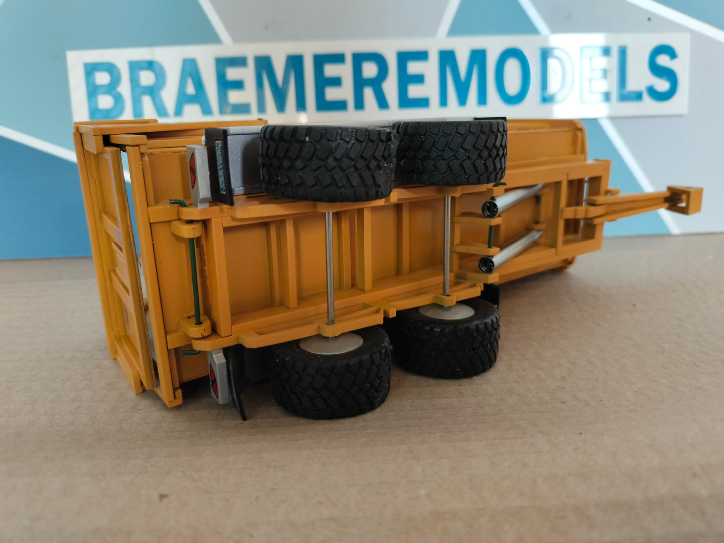 1:32 Richard Western SF14 HS Grain/Silage Trailer Model Kit