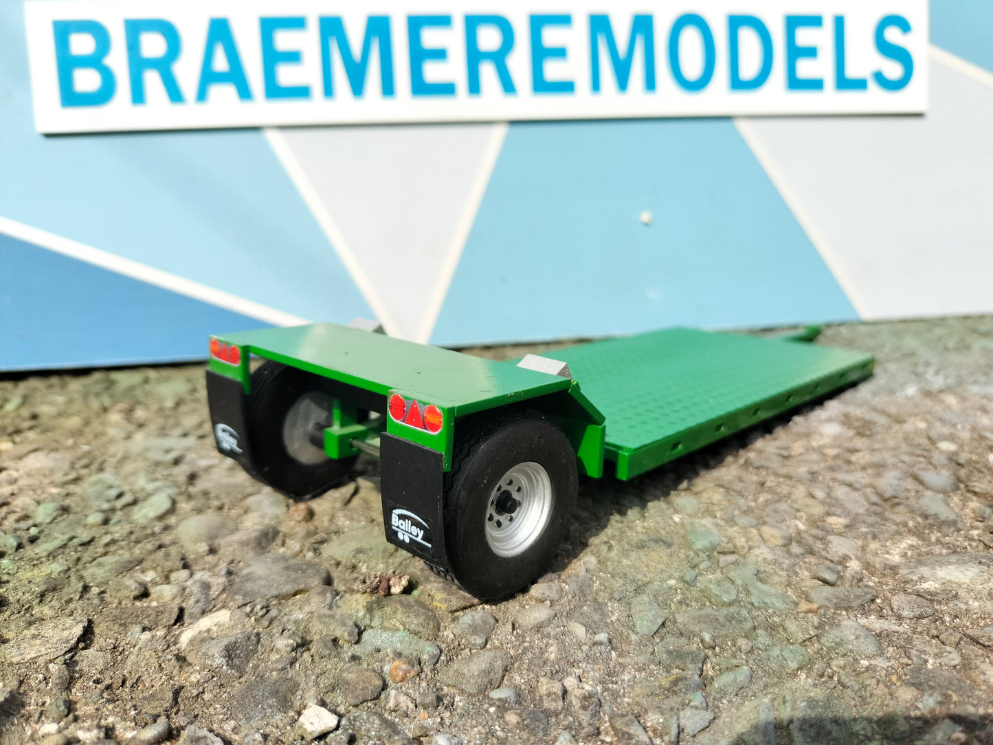 1:32 Bailey Drop Deck Low Loader Model Kit