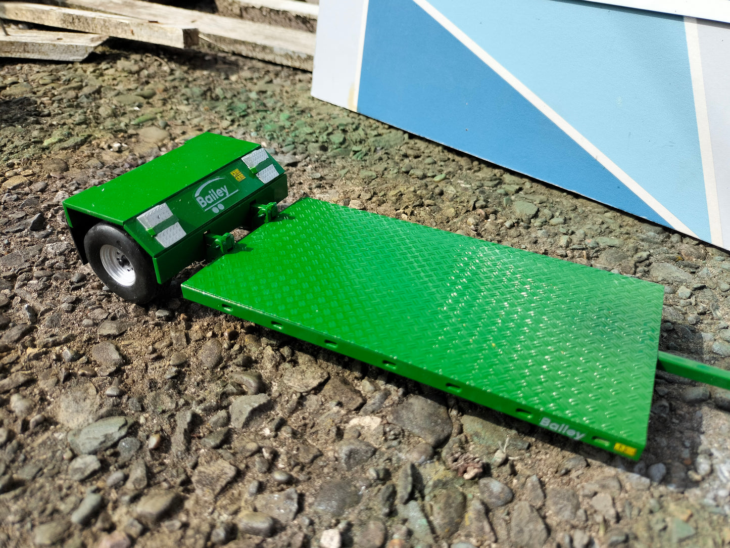 1:32 Bailey Drop Deck Low Loader Model Kit