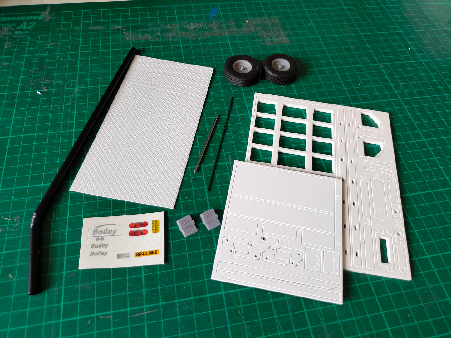 1:32 Bailey Drop Deck Low Loader Model Kit