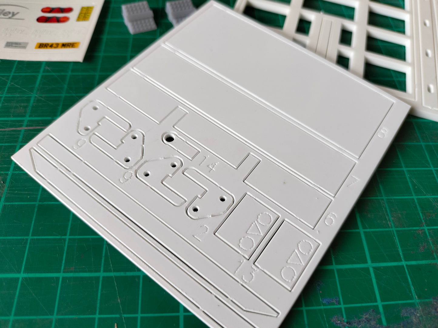 1:32 Bailey Drop Deck Low Loader Model Kit
