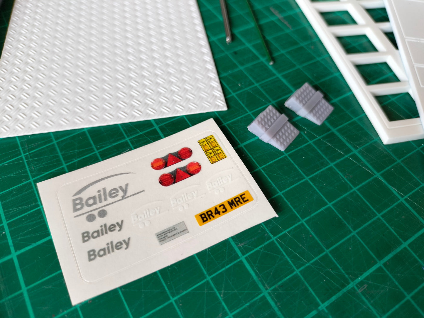1:32 Bailey Drop Deck Low Loader Model Kit