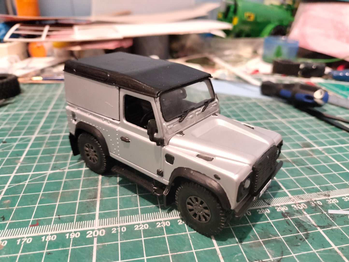 1:32 Land Rover Defender - Britains Hard Top Conversion Model Kit