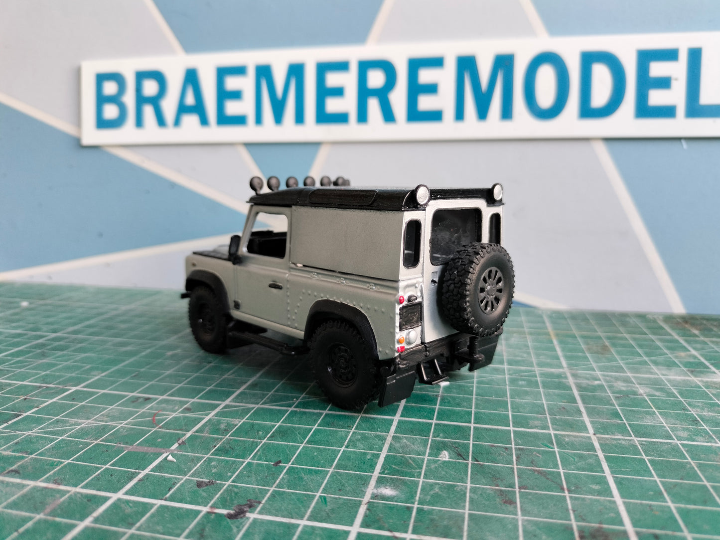 1:32 Land Rover Defender - Britains Hard Top Conversion Model Kit
