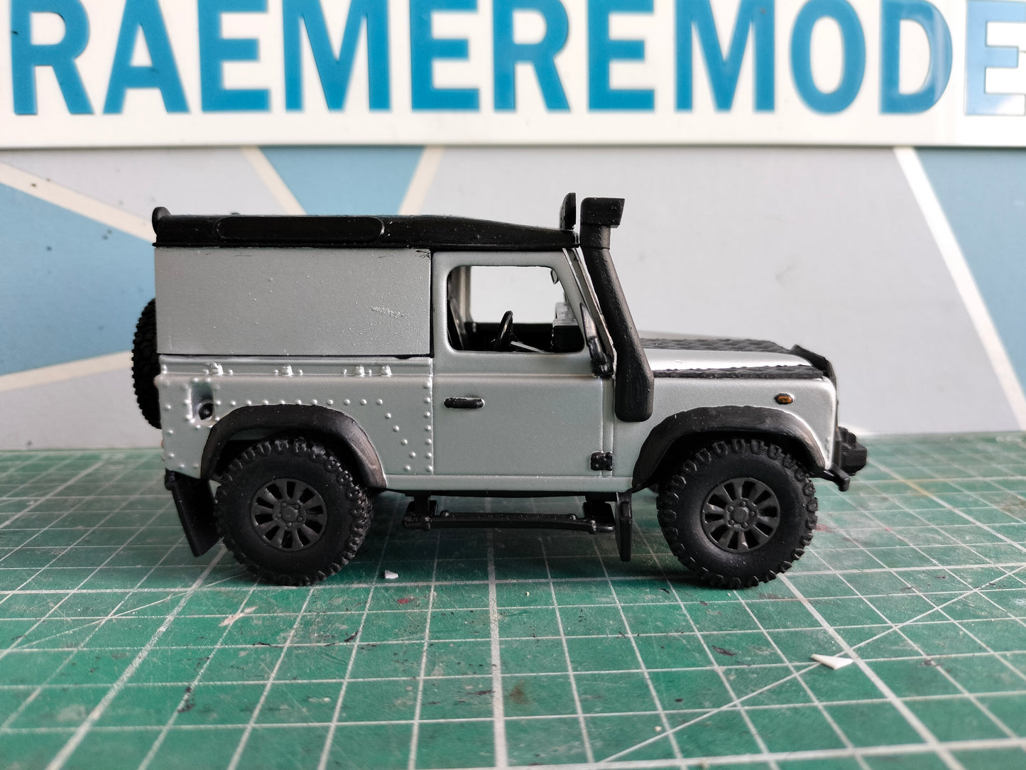1:32 Land Rover Defender - Britains Hard Top Conversion Model Kit
