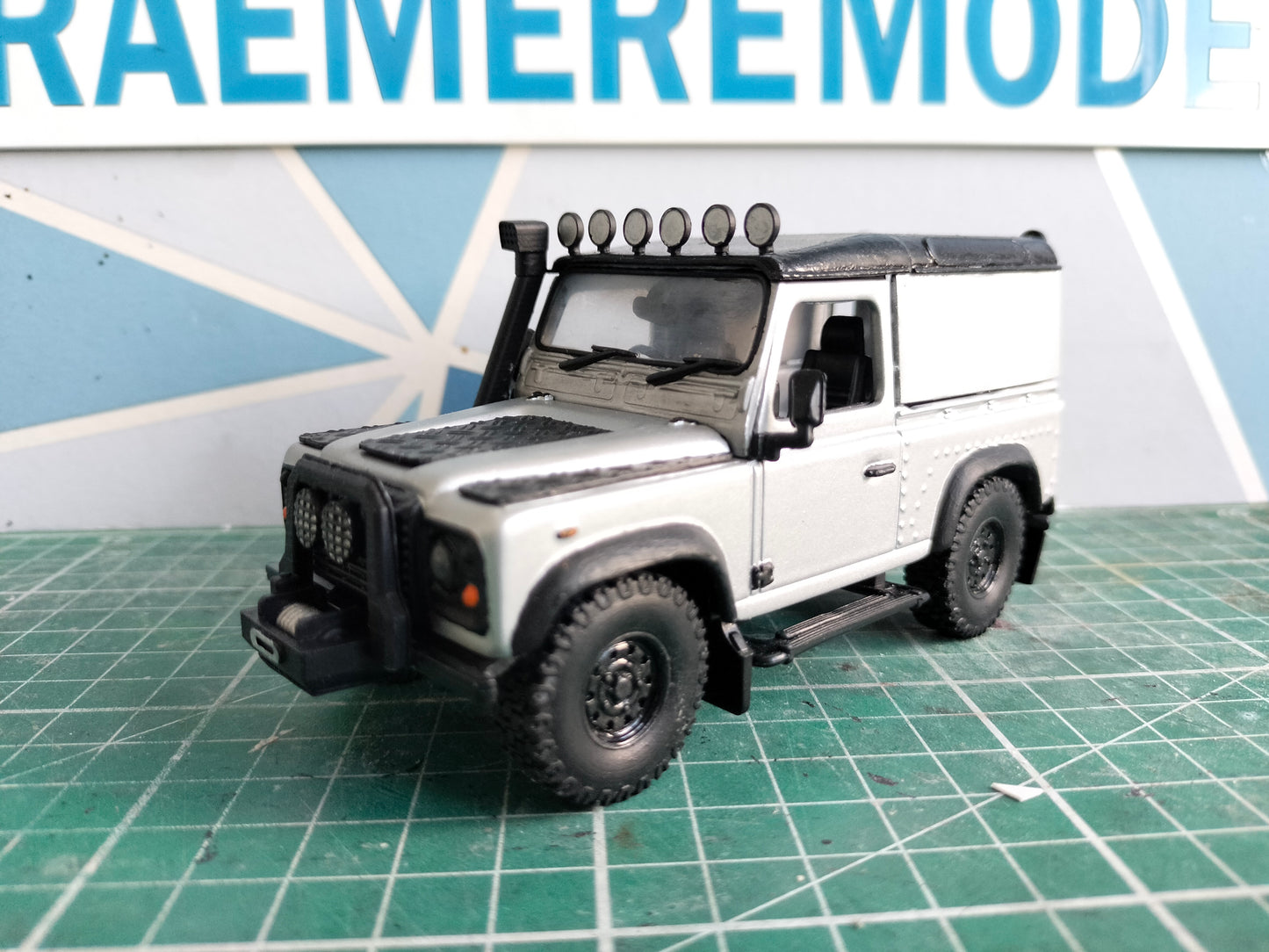 1:32 Land Rover Modern Steel Wheels with BF Goodrich Tyres