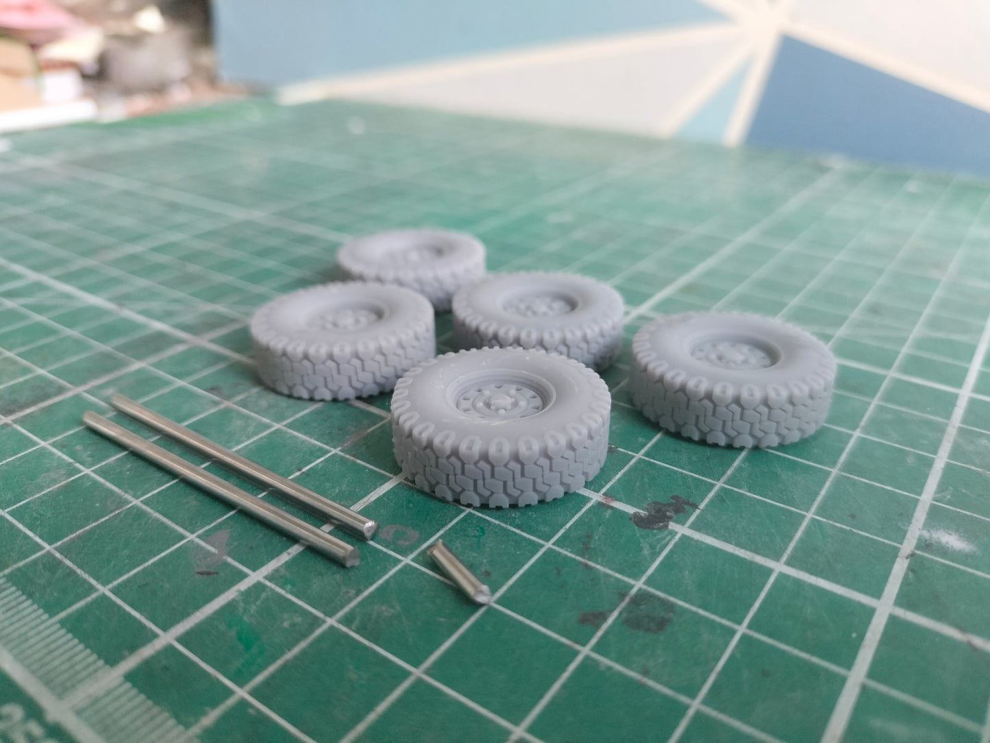 1:32 Land Rover Modern Steel Wheels with BF Goodrich Tyres