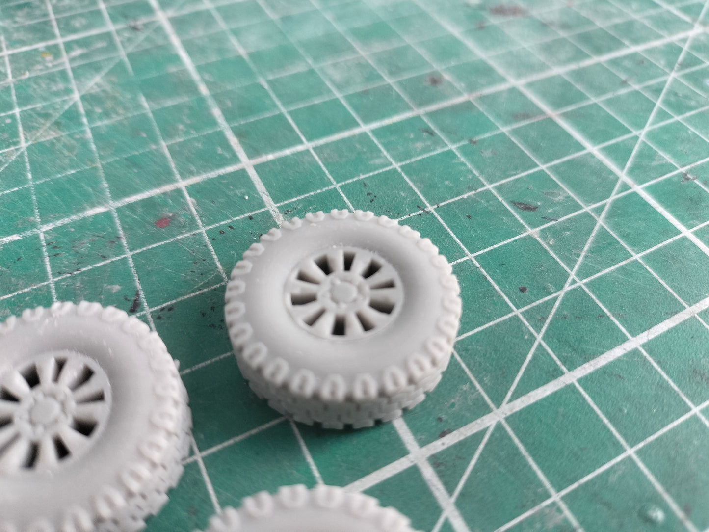 1:32 Land Rover Saw Tooth Wheels with BF Goodrich Tyres