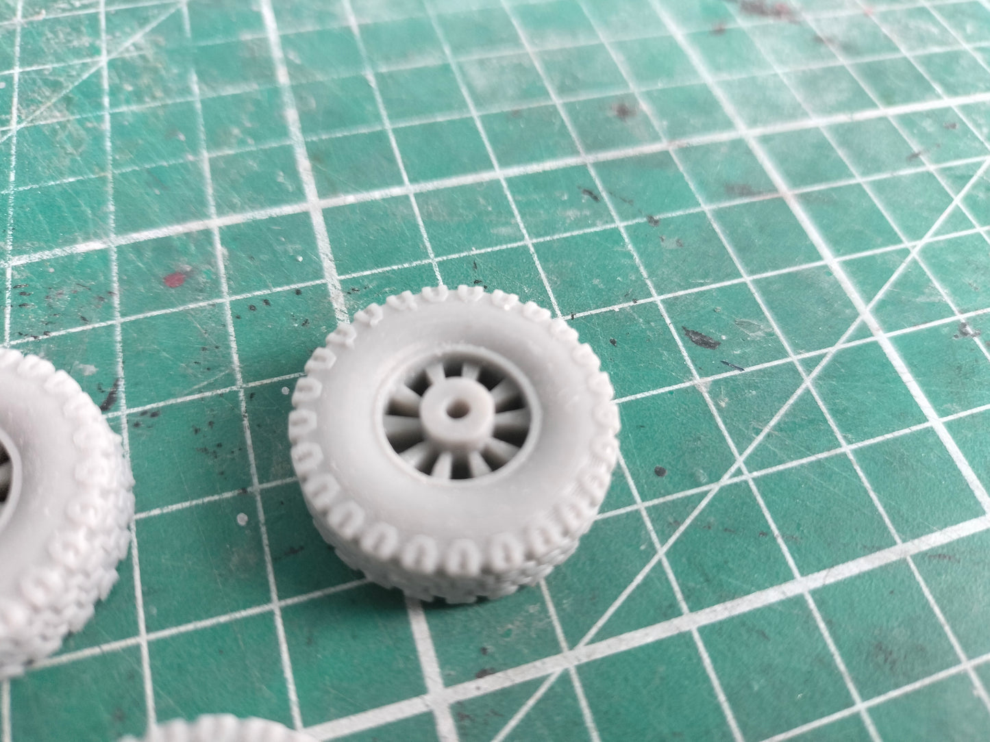1:32 Land Rover Saw Tooth Wheels with BF Goodrich Tyres