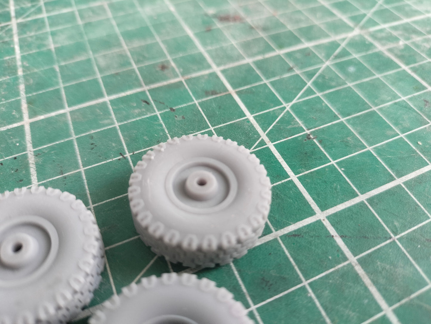 1:32 Land Rover Original Steel Wheels with BF Goodrich Tyres