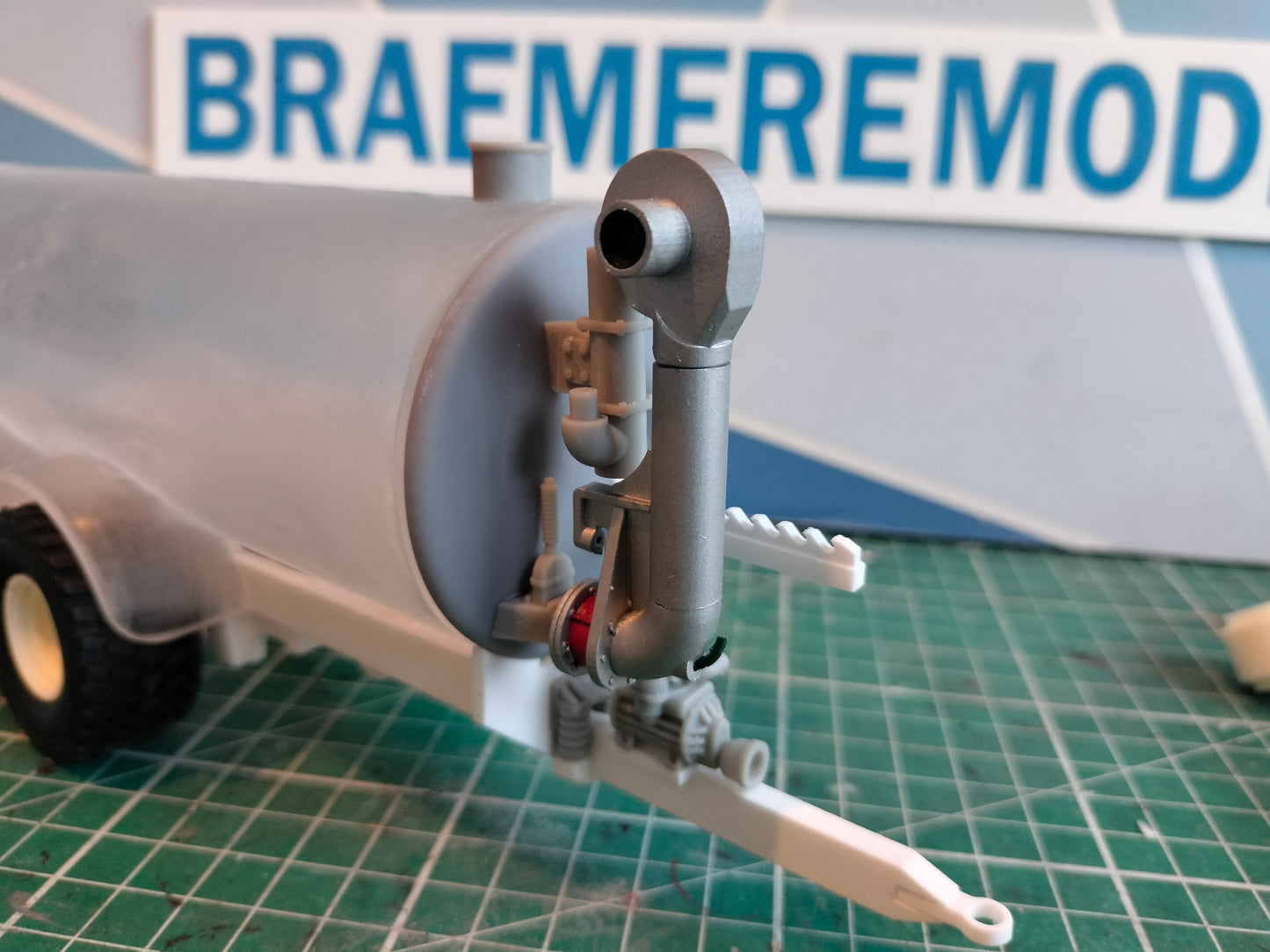 1:32 SlurryKat Lazy Arm Kit for Tandem Axle Slurry Tanker Model Kit