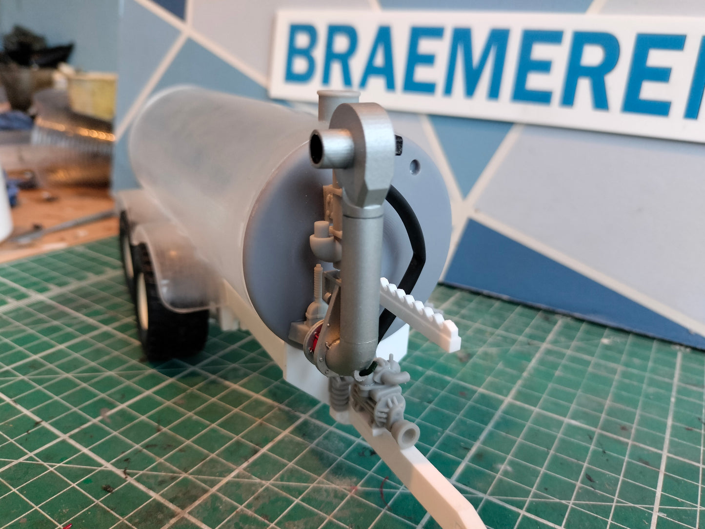 1:32 SlurryKat Lazy Arm Kit for Tandem Axle Slurry Tanker Model Kit
