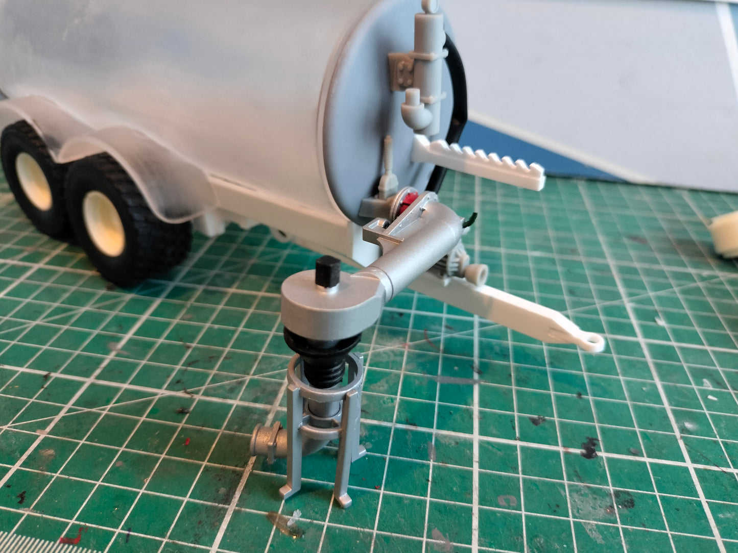 1:32 SlurryKat Lazy Arm Kit for Tandem Axle Slurry Tanker Model Kit