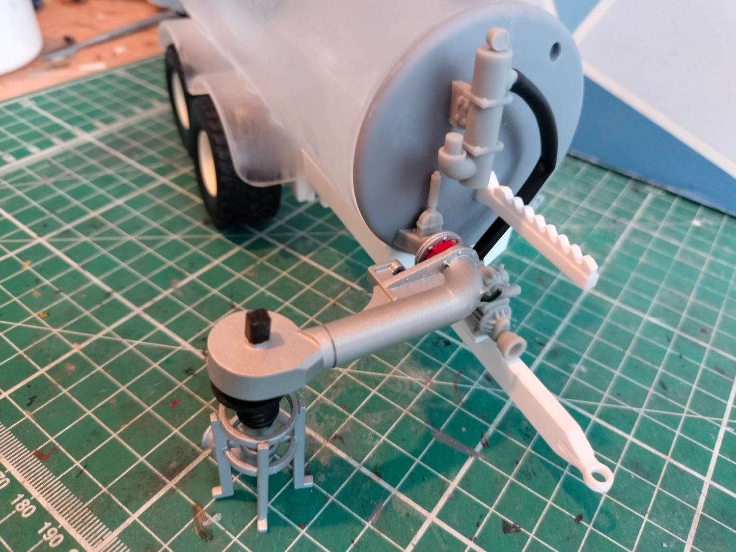 1:32 SlurryKat Lazy Arm Kit for Tandem Axle Slurry Tanker Model Kit
