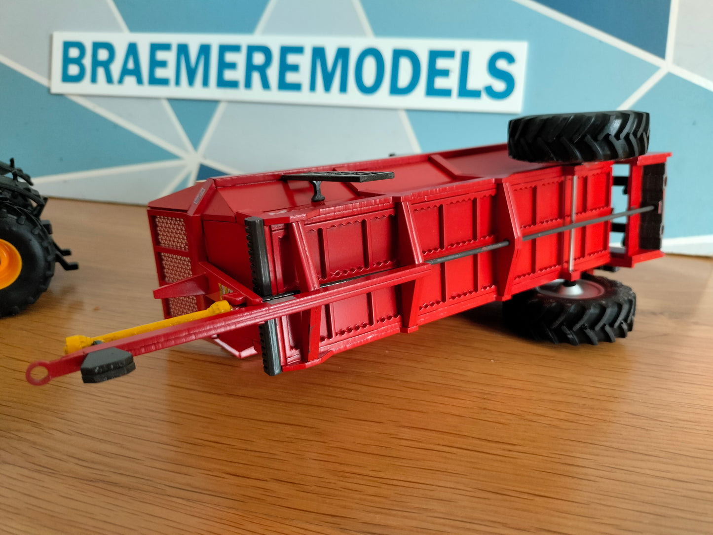 1:32 KTwo Duo 1200 Muck Manure Spreader Model Kit