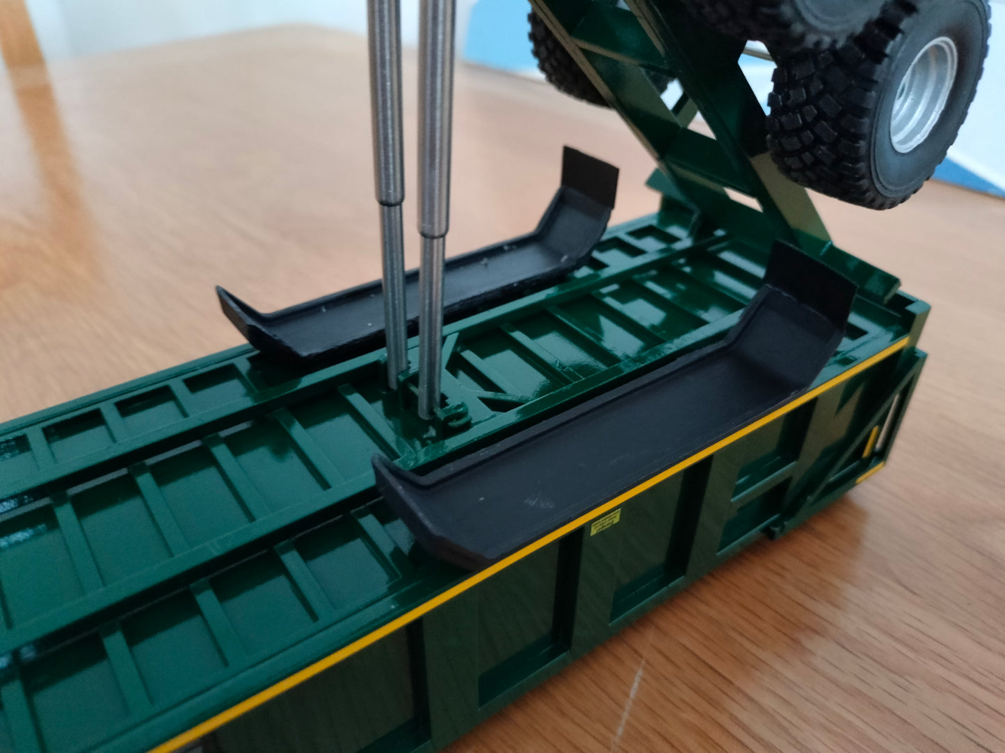 1:32 Bailey TB18 Grain/Silage Trailer Model Kit Tandem Axle