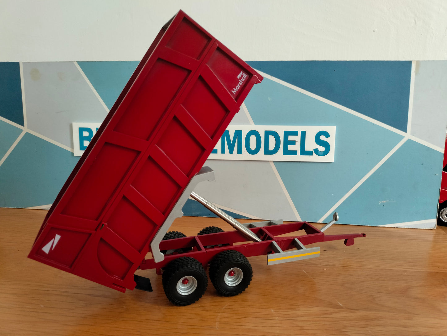 1:32 Marshall QM1600 Grain/Silage Trailer Model Kit