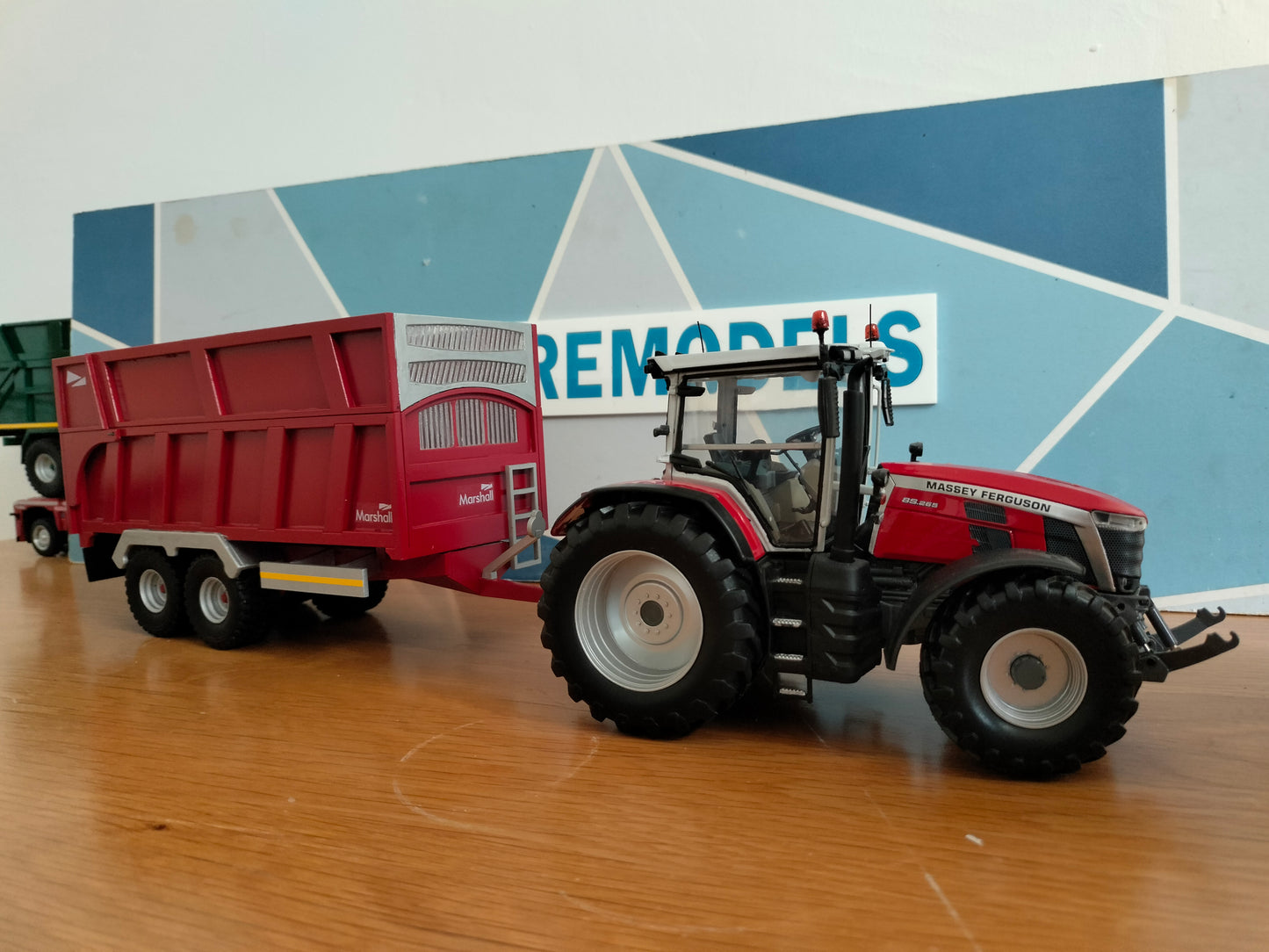 1:32 Marshall QM1600 Grain/Silage Trailer Model Kit