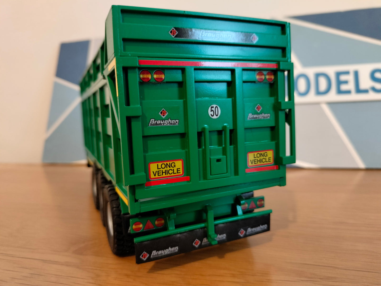 1:32 Broughan 24ft Tri Axle Grain/Silage Trailer Model Kit