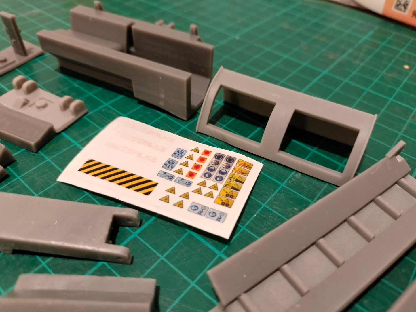 1:32 Hakki Pilke Firewood Processor Model Kit