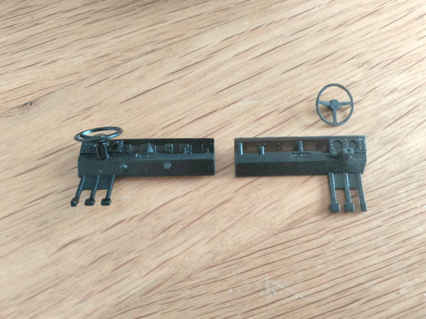 Marge Models Land Rover Right Hand Drive RHD Dashboard 1:32