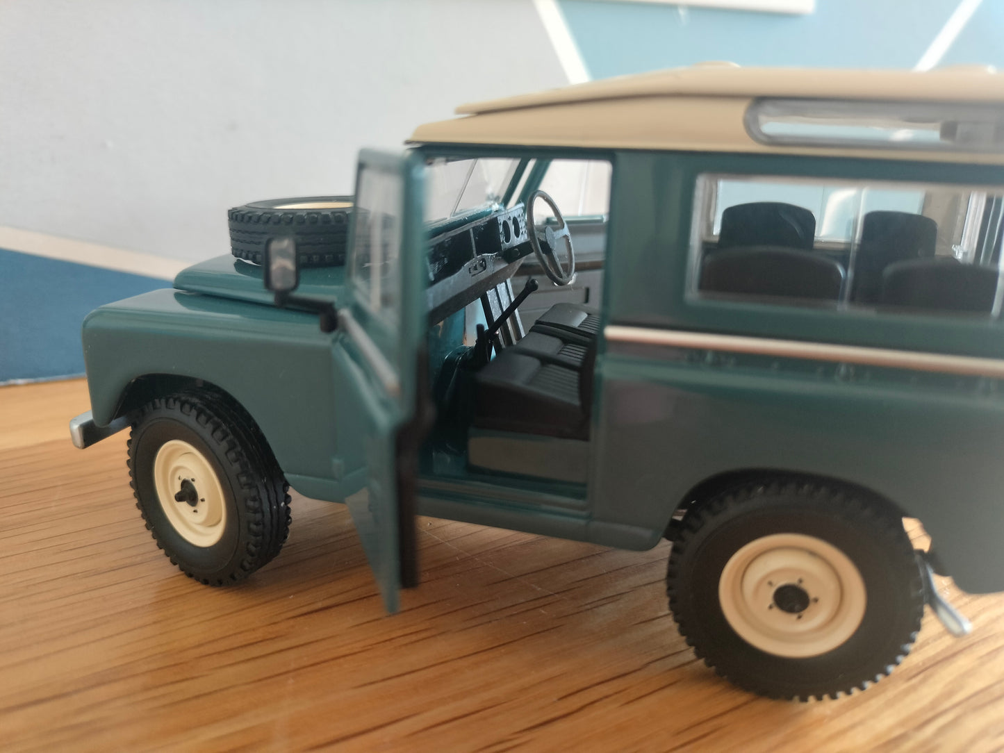 Marge Models Land Rover Right Hand Drive RHD Dashboard 1:32