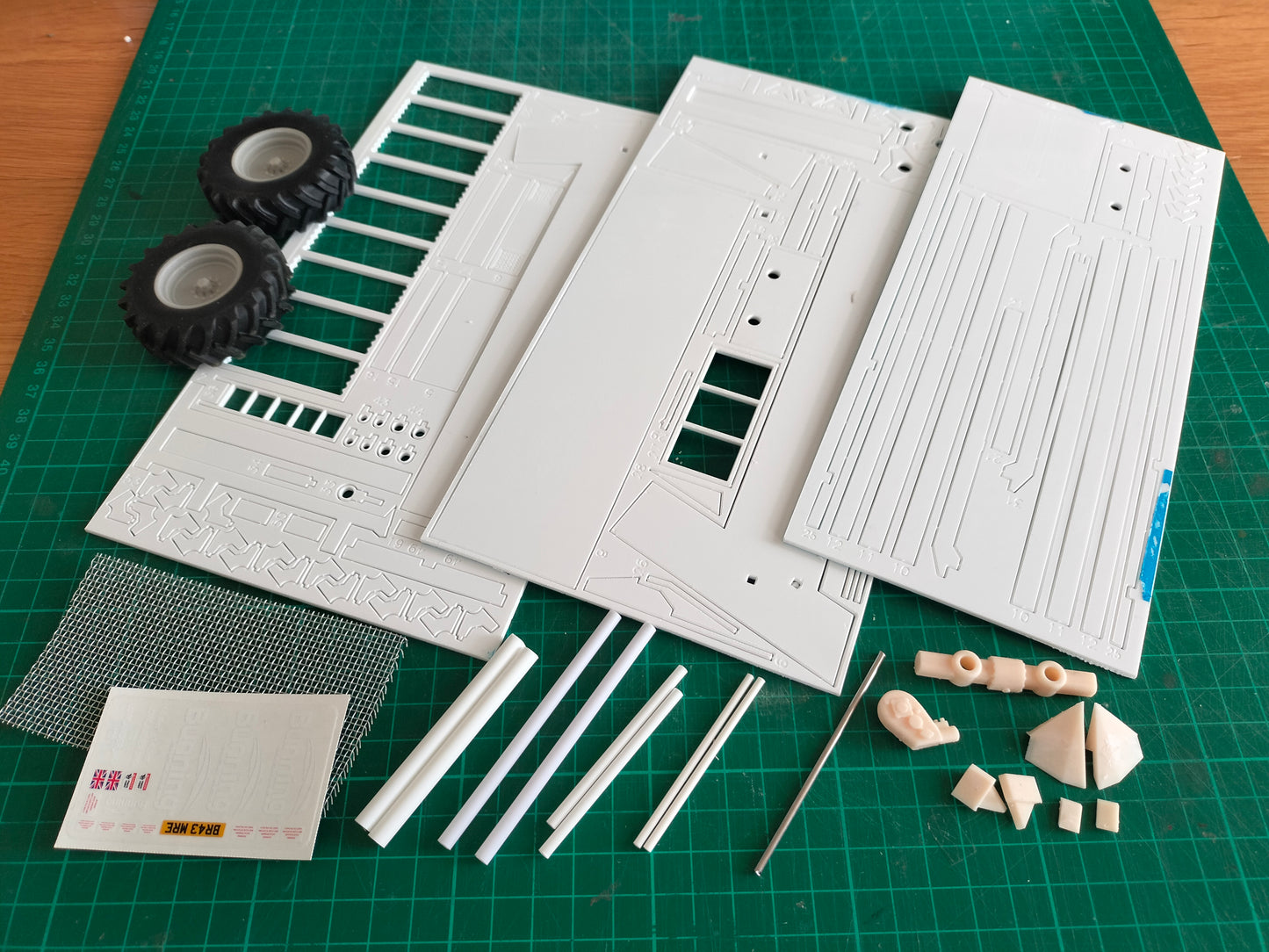 1:32 Bunning Lowlander 120 Mk4 Muck Spreader Model Kit