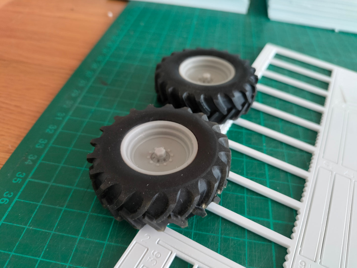 1:32 Bunning Lowlander 120 Mk4 Muck Spreader Model Kit