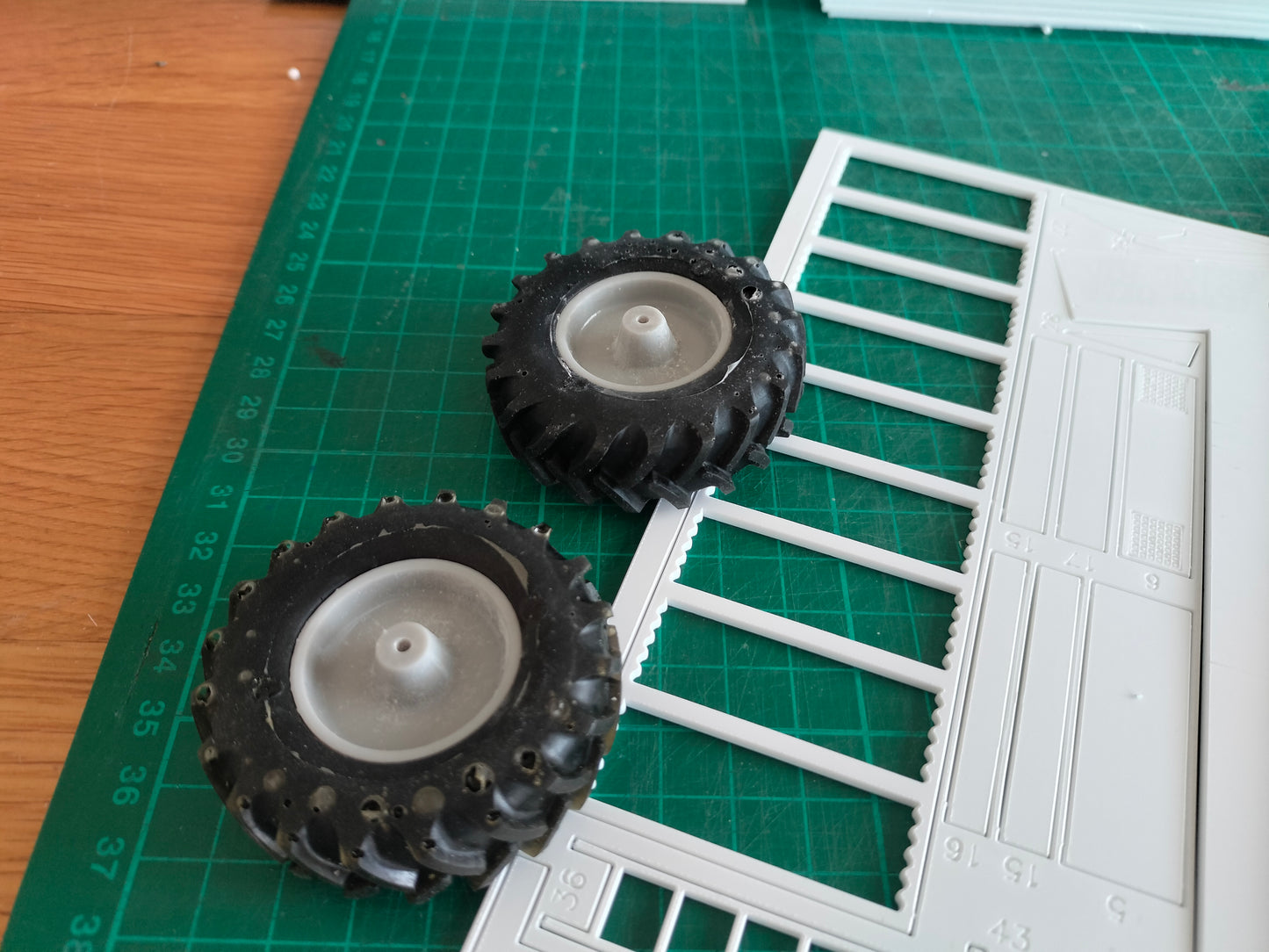 1:32 Bunning Lowlander 120 Mk4 Muck Spreader Model Kit