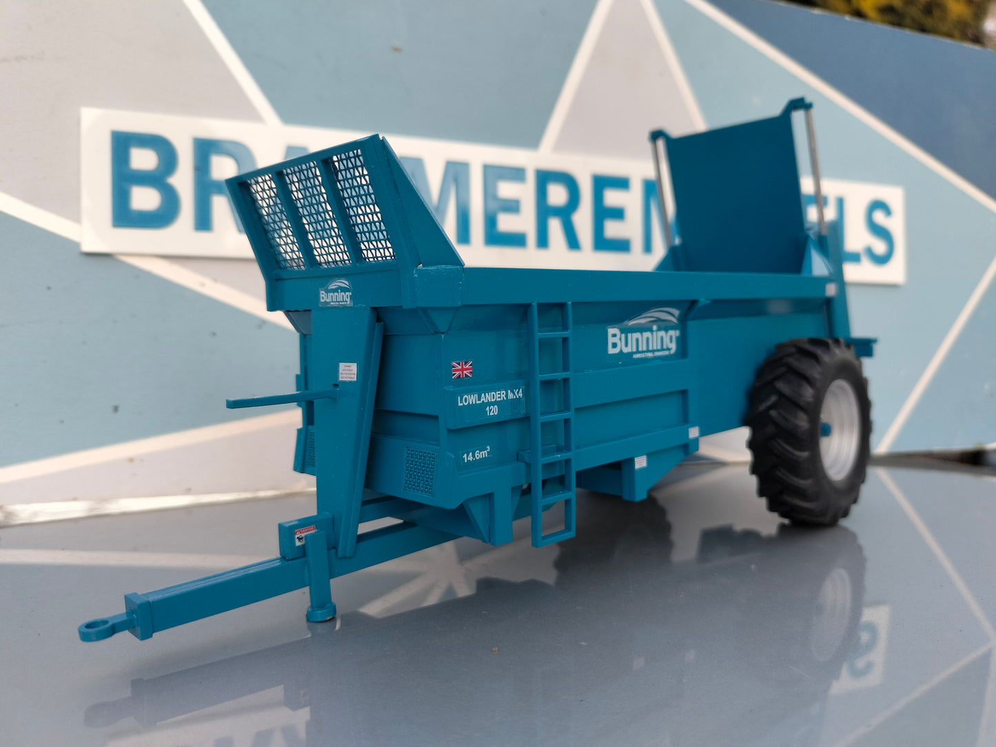 1:32 Bunning Lowlander 120 Mk4 Muck Spreader Model Kit