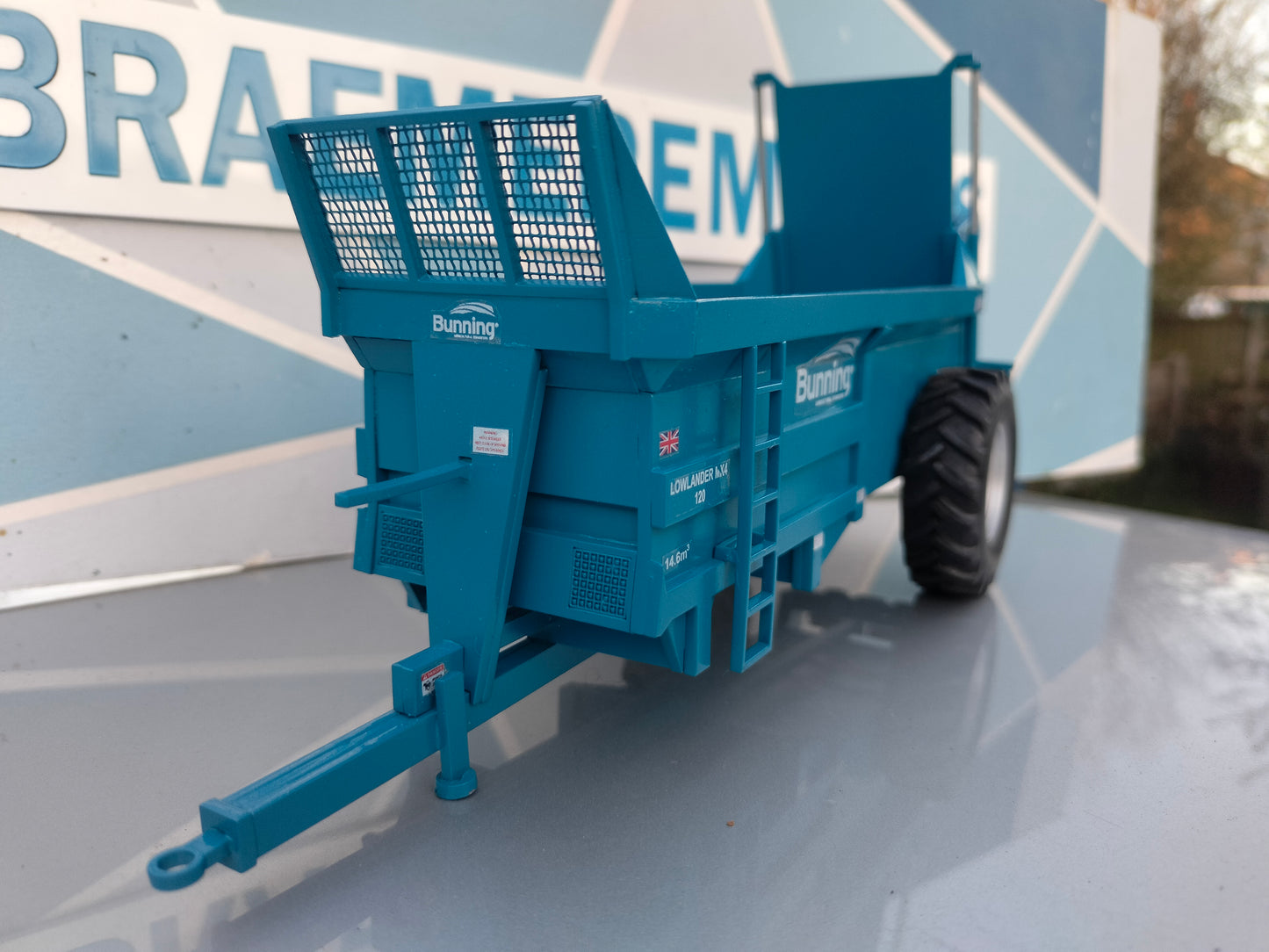 1:32 Bunning Lowlander 120 Mk4 Muck Spreader Model Kit