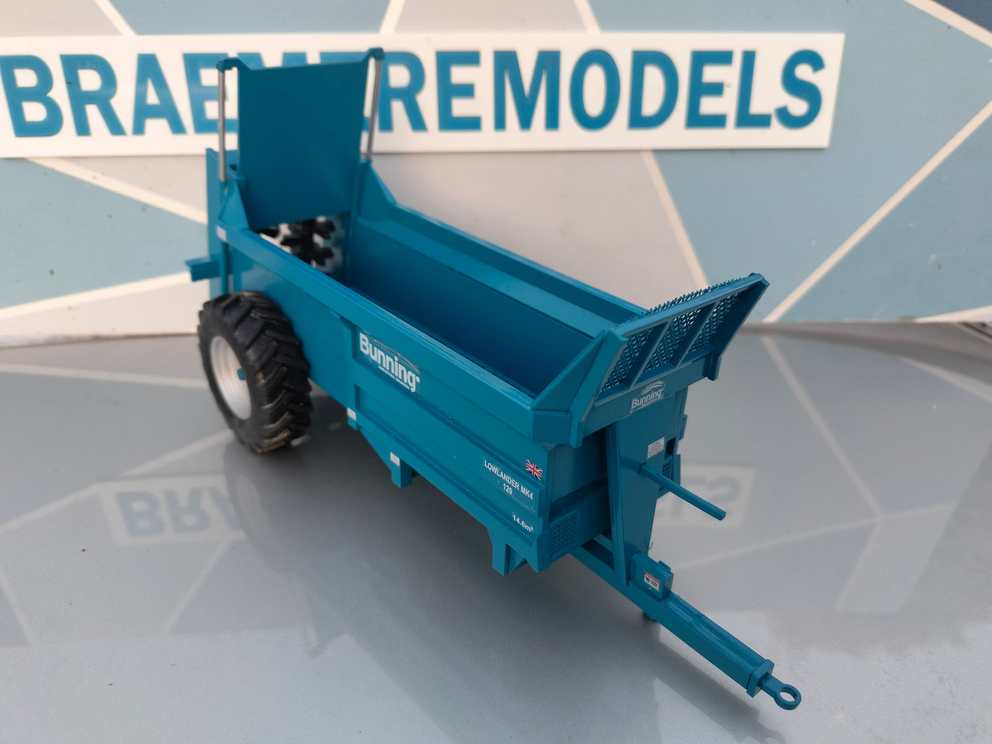 1:32 Bunning Lowlander 120 Mk4 Muck Spreader Model Kit
