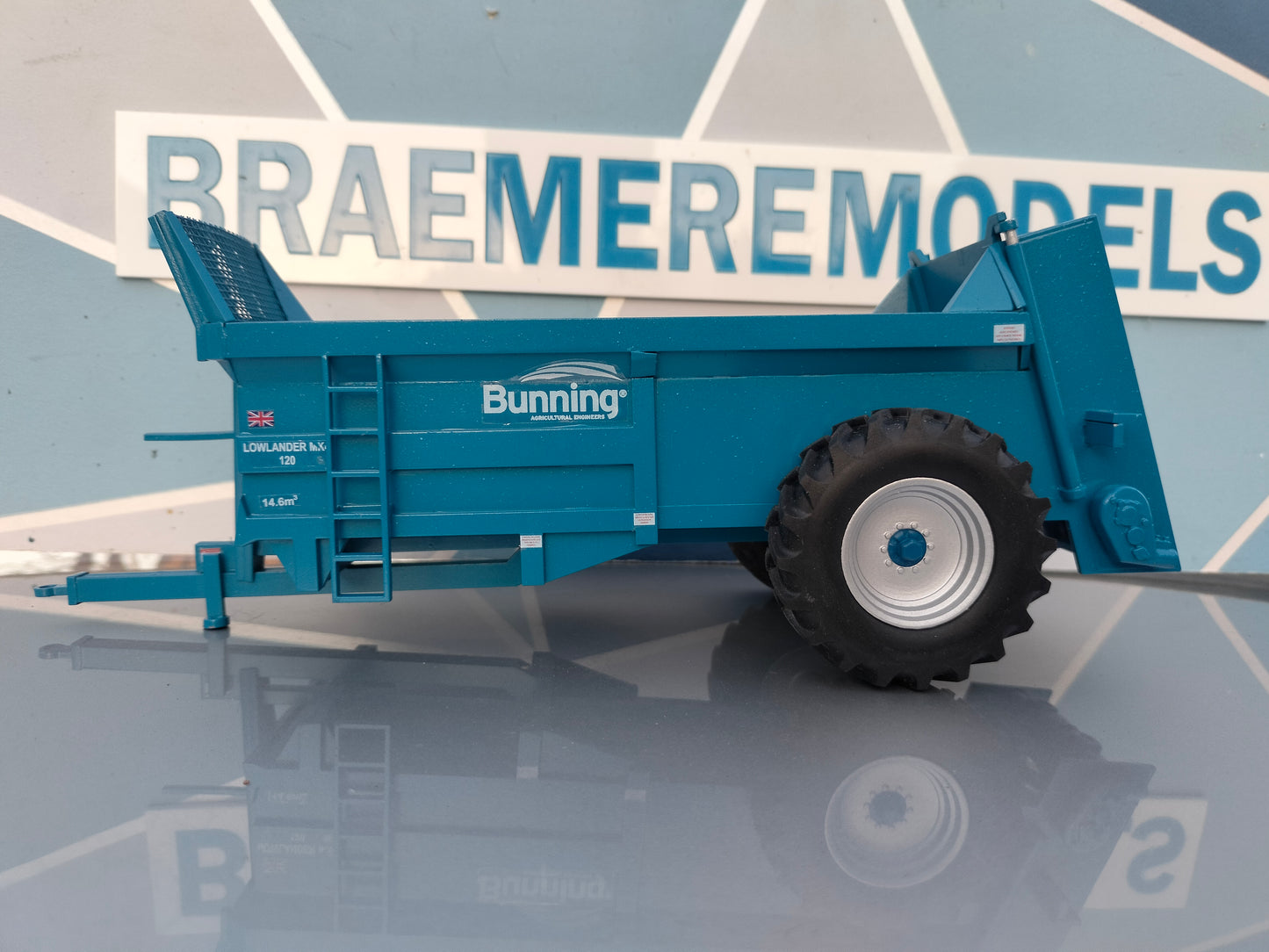 1:32 Bunning Lowlander 120 Mk4 Muck Spreader Model Kit