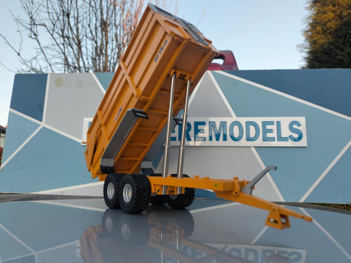 1:32 Richard Western SF18 HS Grain/Silage Trailer Model Kit