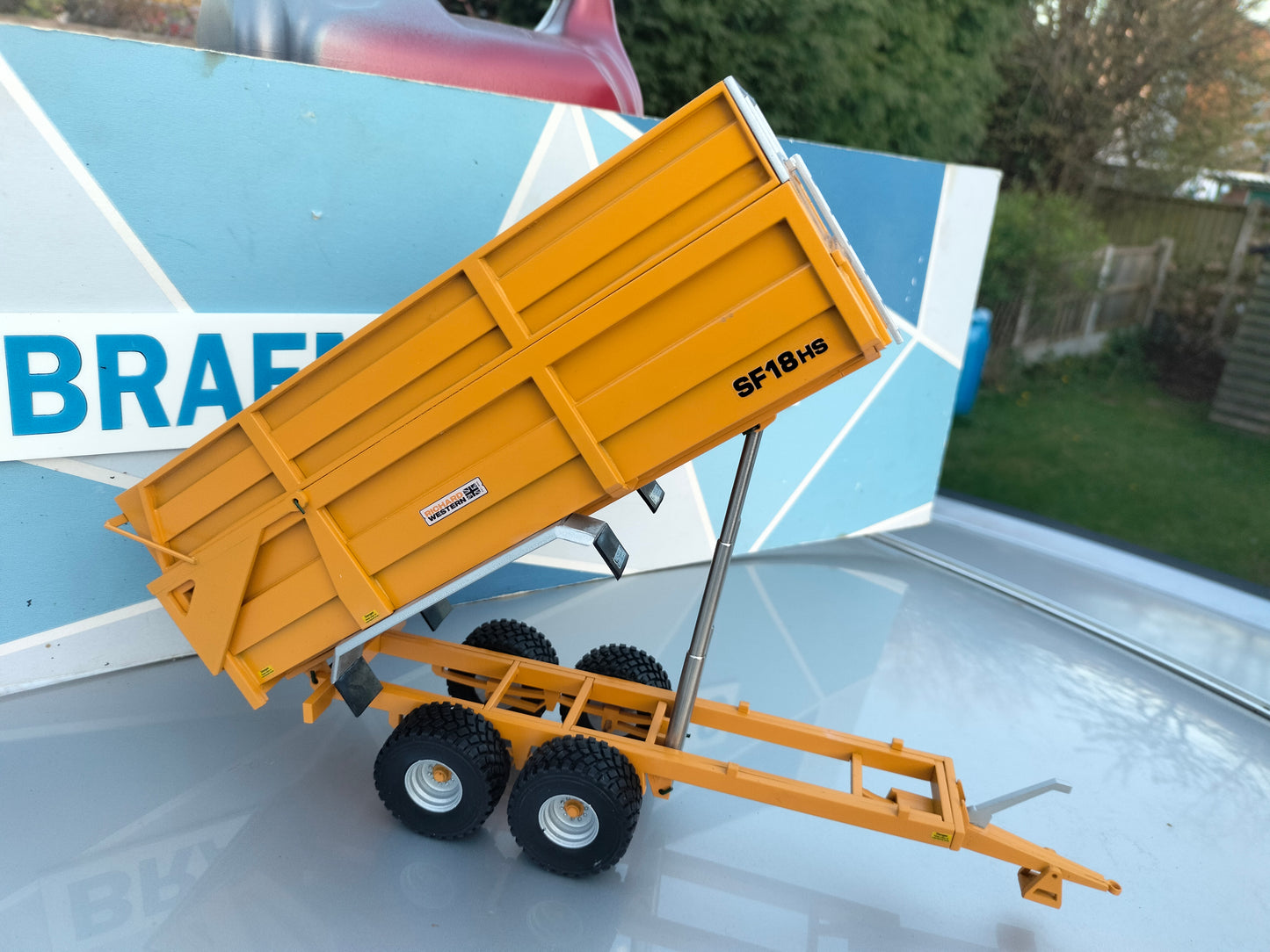 1:32 Richard Western SF18 HS Grain/Silage Trailer Model Kit