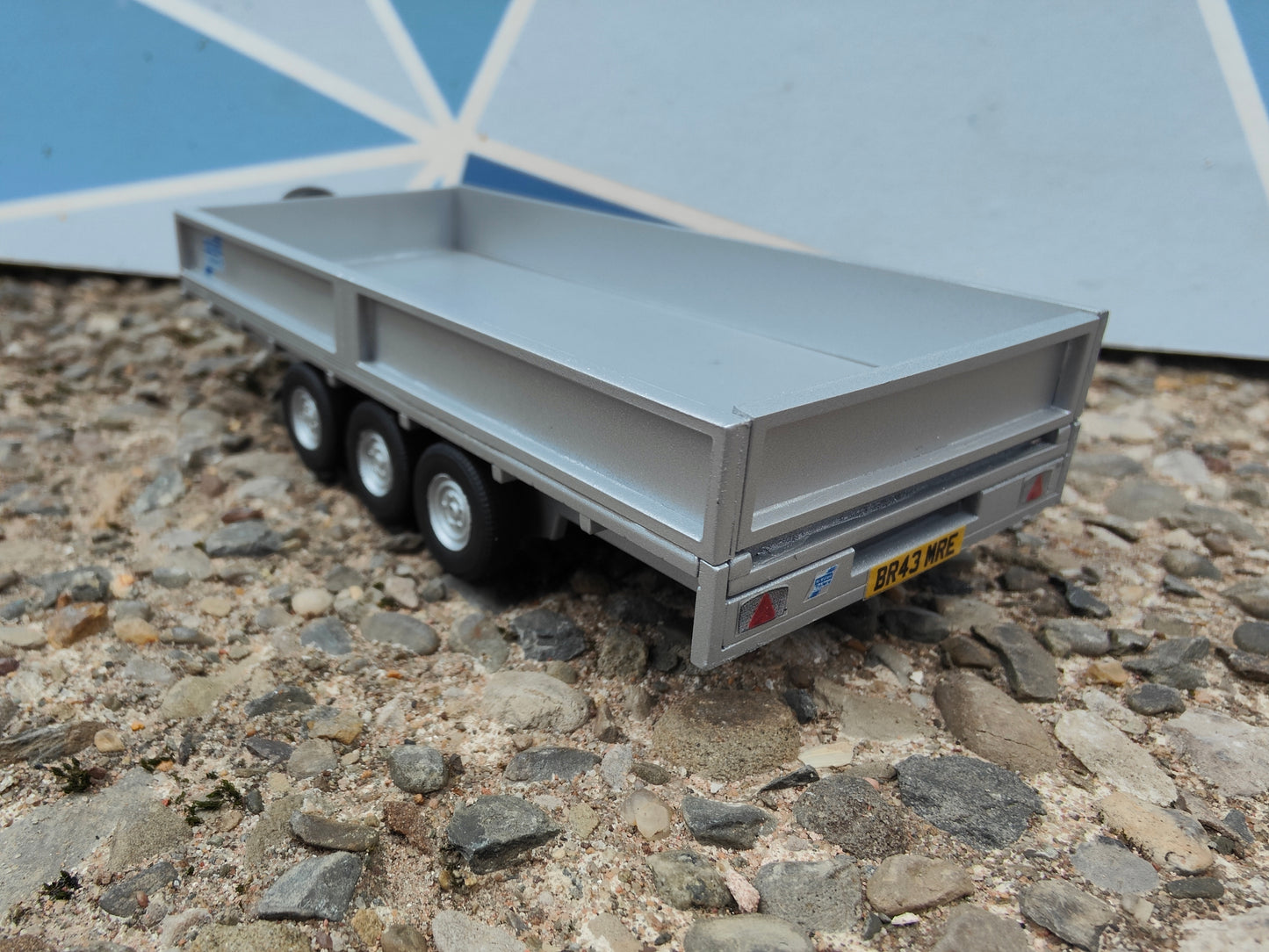 1:32 Ifor Williams Tri Axle Flat Bed Drop Side Trailer Model Kit