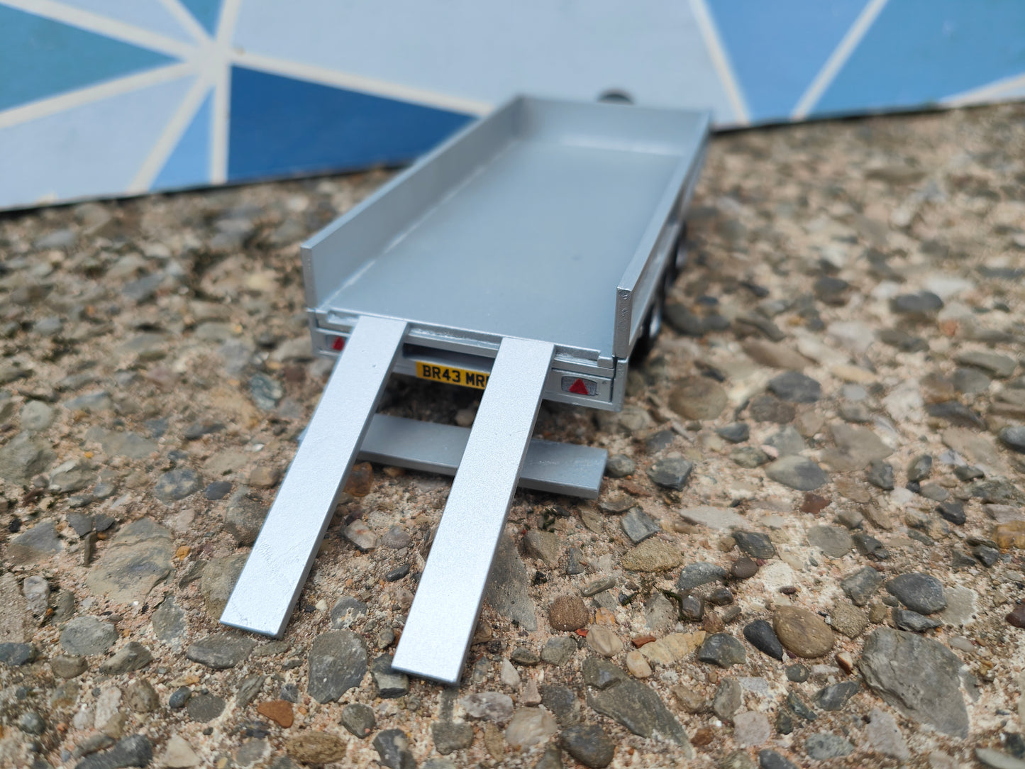 1:32 Ifor Williams Tri Axle Flat Bed Drop Side Trailer Model Kit