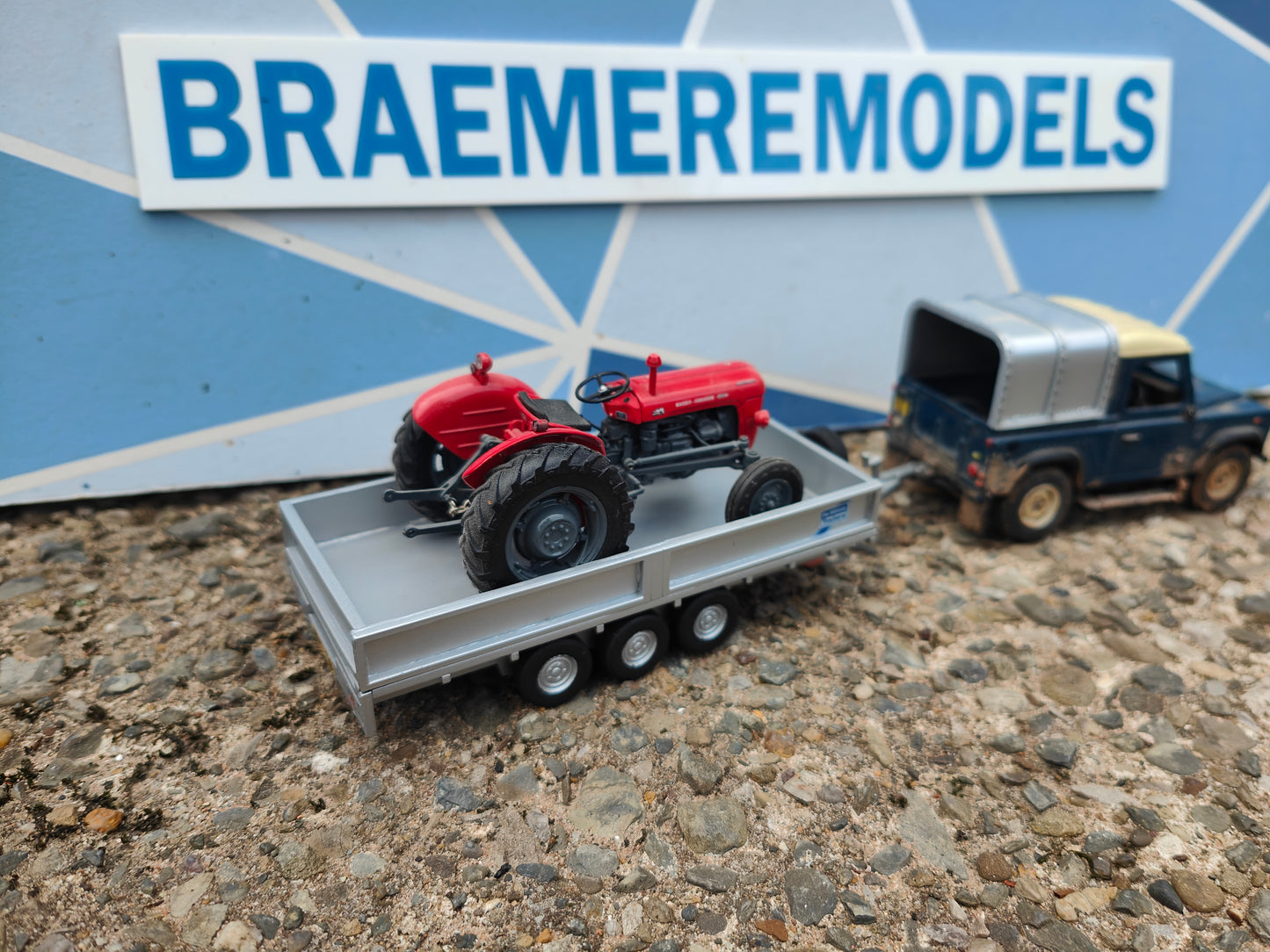 1:32 Ifor Williams Tri Axle Flat Bed Drop Side Trailer Model Kit