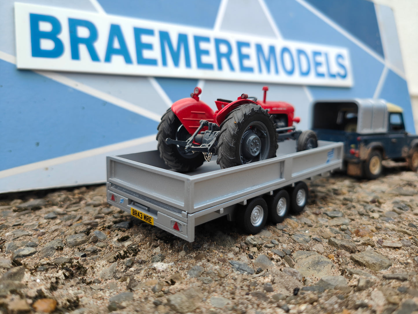 1:32 Ifor Williams Tri Axle Flat Bed Drop Side Trailer Model Kit