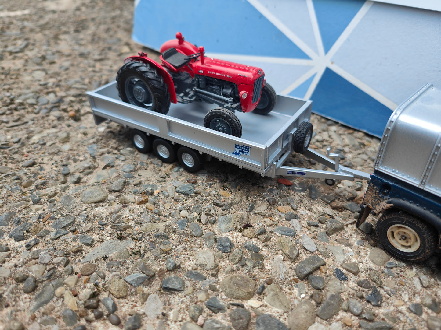 1:32 Ifor Williams Tri Axle Flat Bed Drop Side Trailer Model Kit