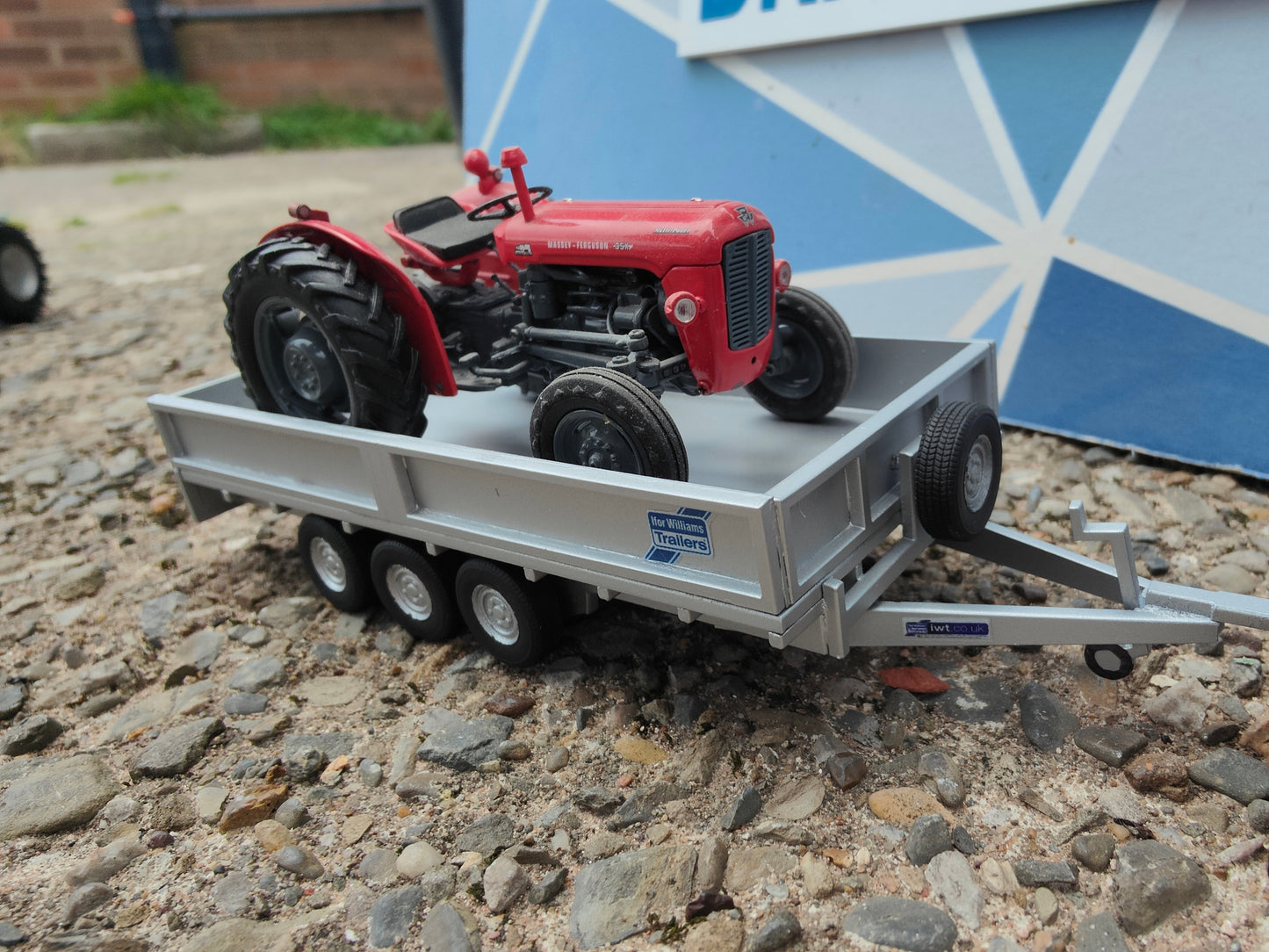 1:32 Ifor Williams Tri Axle Flat Bed Drop Side Trailer Model Kit